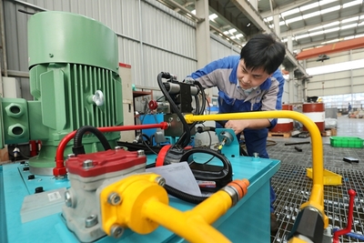 企業(yè)按下&ldquo;快進(jìn)鍵&rdquo; 開(kāi)足馬力忙生產(chǎn)